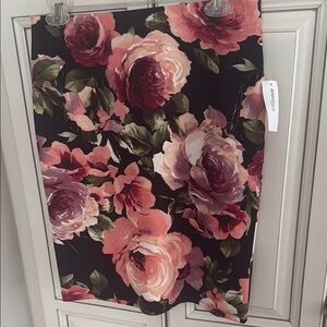 a new day Asymmetrical Floral Skirt - Black and Pink